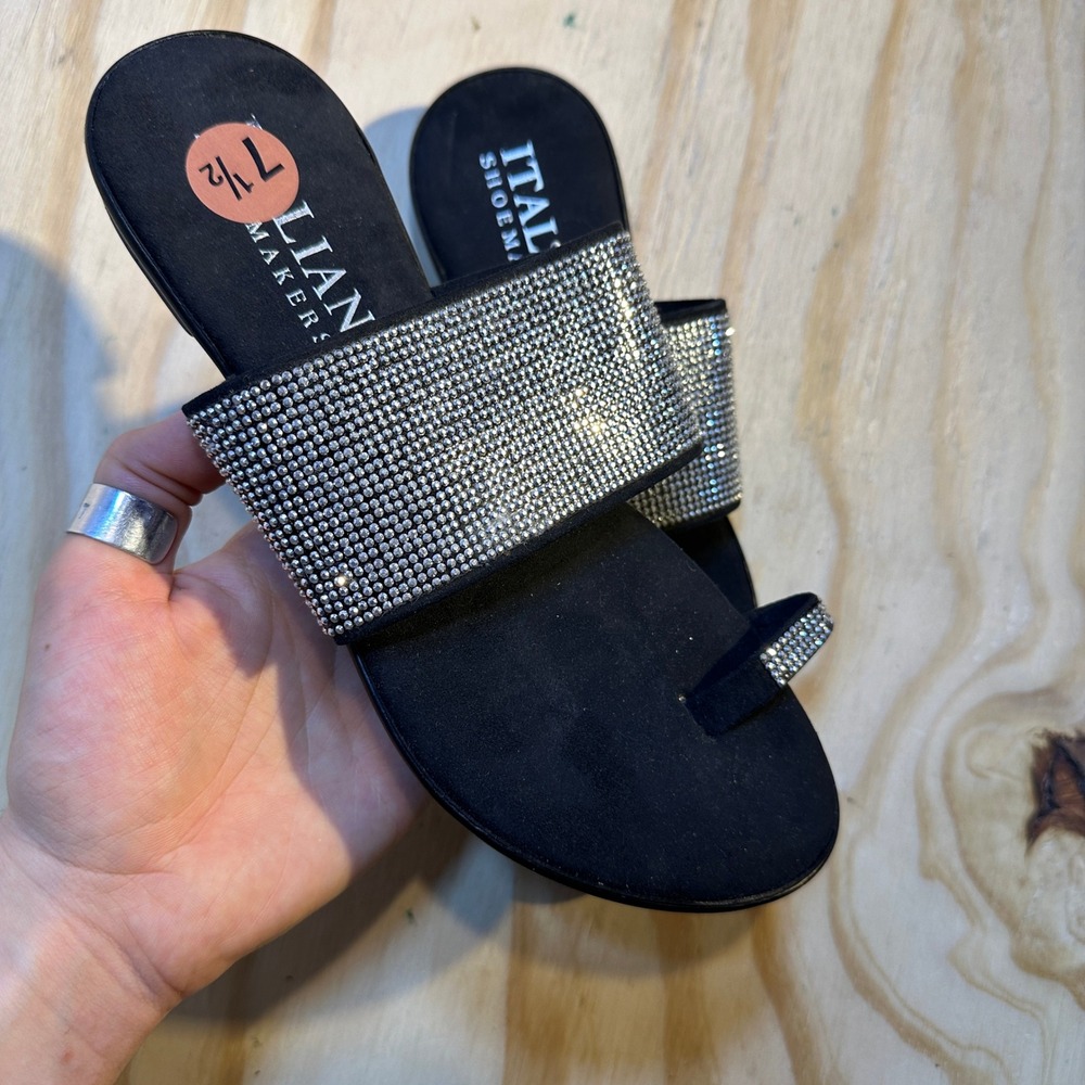 Italian Shoemakers Womens 7.5 Black Rhinestone Toe Loop Flat Sandals